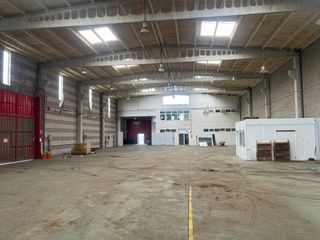 Rent Industrial building  Rúa bell. Alquiler de nave con parcela en espíritu santo, cambre
