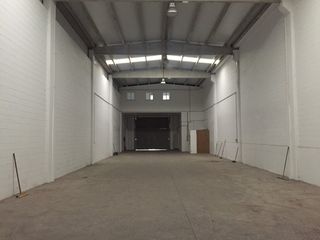 Rent Industrial building  Rúa xesta. Alquiler de nave con oficinas en buen estado en milladoiro, ames