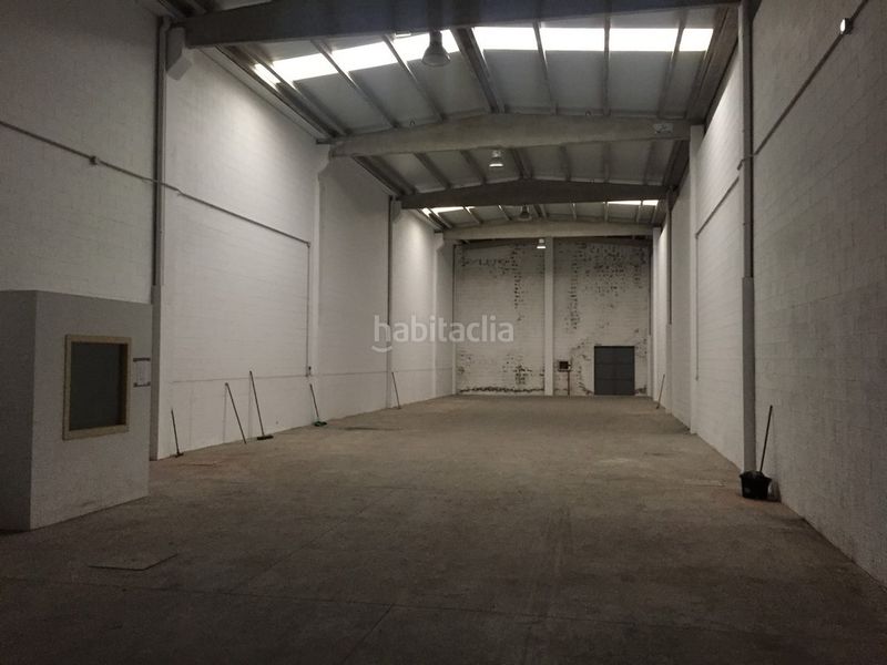 Foto a1cc52b9-4204-408c-9671-67ca75ca2108. Location bâtiment à usage industriel dans O Milladoiro Ames