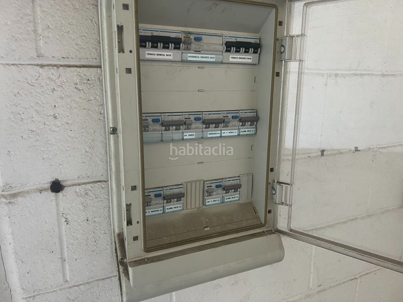 Foto f22a4402-5456-46a5-9144-47ebcc3bc3ea. Location bâtiment à usage industriel dans O Milladoiro Ames