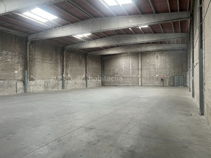 Foto 6c336adf-6d8b-4f2a-8160-4b057ad55846. Location bâtiment à usage industriel dans O Milladoiro Ames
