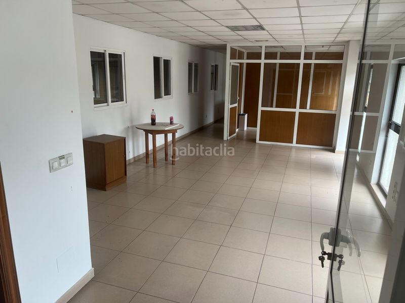 Foto f8e9fda1-11fb-4644-bbb8-630d7f6aa577. Location bâtiment à usage industriel dans O Milladoiro Ames