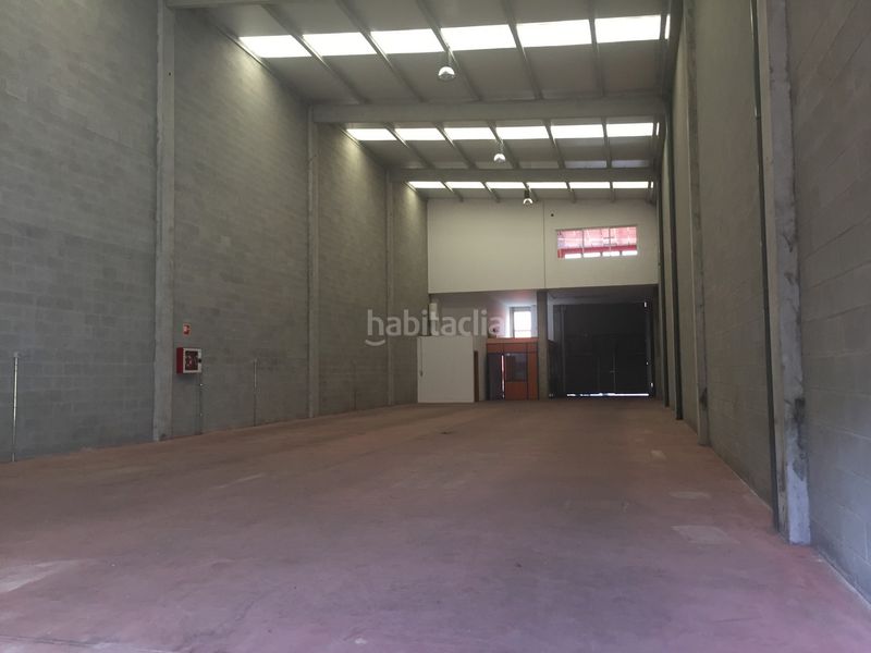 Foto 48f316f9-1292-4693-8f96-9cebcfb94a8e. Nau industrial a Bergondo