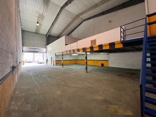 Rent Industrial building  Aldea picaraña. Alquiler de nave con oficinas en la zona de padrón