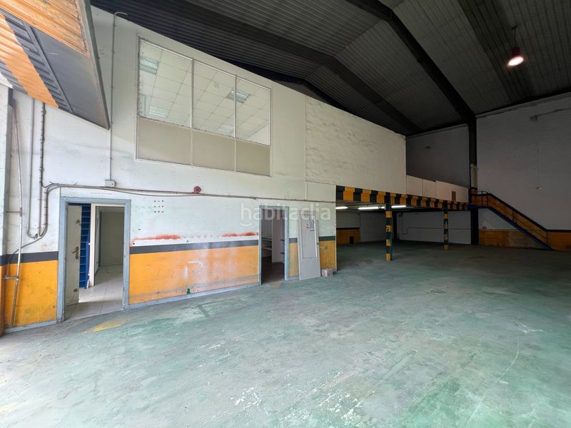 Foto 1ff1ee04-7122-4070-811d-3a772a100280. Location bâtiment à usage industriel dans Padrón