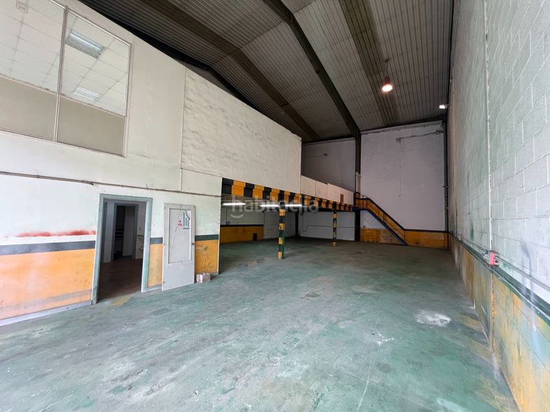 Foto a5b9fb05-f8ae-4500-9d16-ad22c1a1dbd8. Location bâtiment à usage industriel dans Padrón