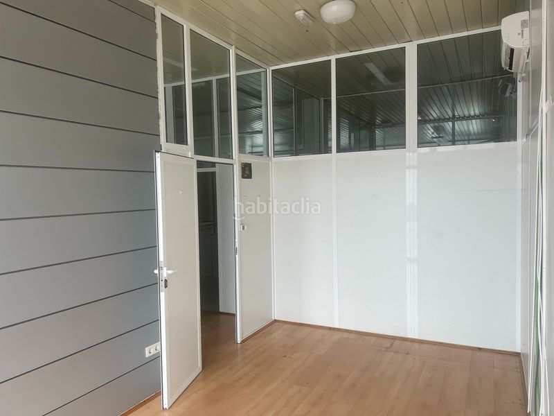 Foto fb31d5b9-12da-47e9-8ae2-a3d78b21dbca. Lloguer local comercial a Campus Norte - San Caetano Santiago de Compostela