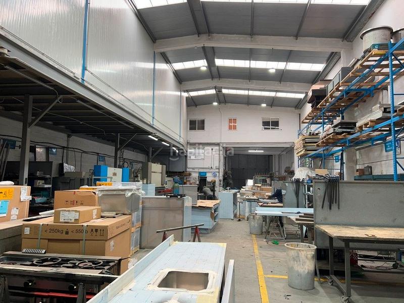 Foto 18fc018a-3a67-48da-82b9-ca9b6c44cf2a. Fabrikhalle in Bergondo