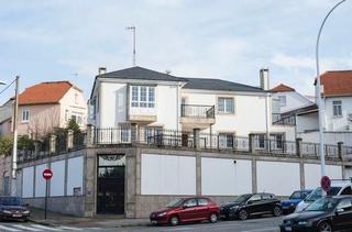 Location Local commercial à Rúa pérez lugín 13. Alquiler de local haciendo esquina en ciudad jardín, a coruña