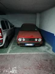 Aparcament cotxe a Avinguda de la constituci 103. Plaza de parking para coche grande en la zona centro de castelld