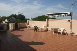 Pis a Lluminetes. Atico con solarium en la platya de castelldefels