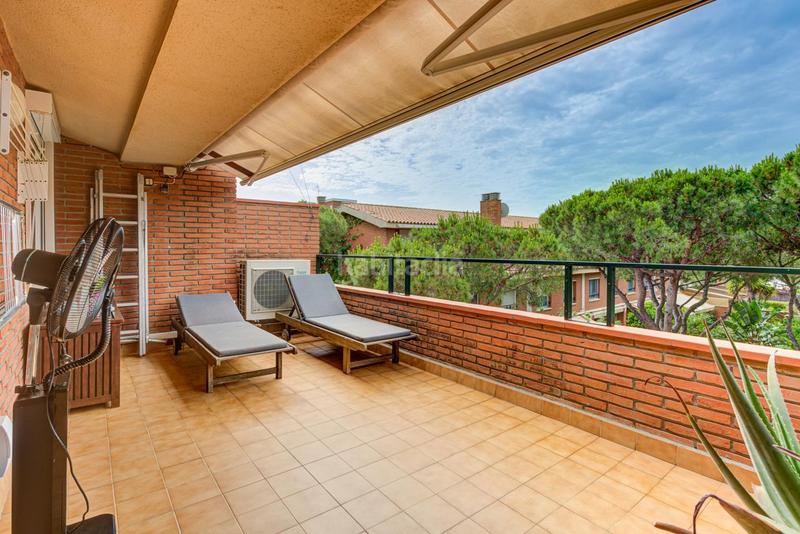 Foto 0ddc8bc0-3aae-4b84-a926-fa5febcf21ed. Casa con riscaldamento parcheggio piscina in Gava Mar Gavà