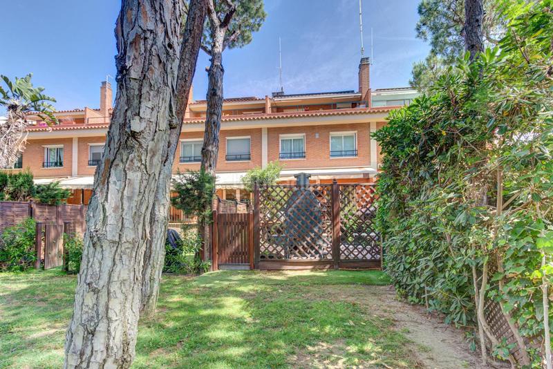 Foto 61fa7b74-ba87-42e7-a006-fe1d92ab0d99. Casa con riscaldamento parcheggio piscina in Gava Mar Gavà