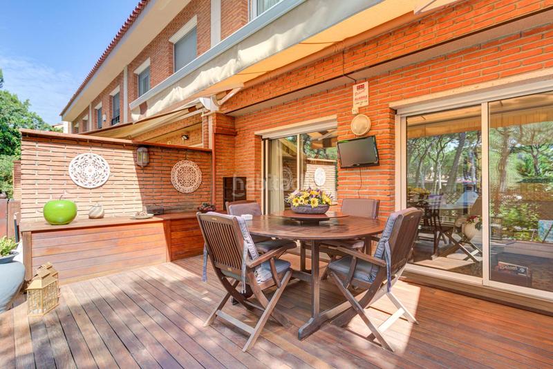 Foto 6b384a9f-9f09-4079-9183-cf747d369675. Casa con riscaldamento parcheggio piscina in Gava Mar Gavà