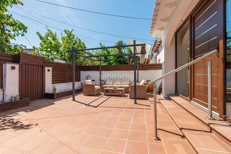 Foto bff79afb-c0e9-471c-b207-f07d3a103cc9. Casa a Lluminetes Castelldefels