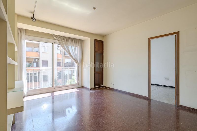 Foto e8d3d2c1-f6d3-4b13-8589-ce1f895f681c. Pis a Guinardó Barcelona