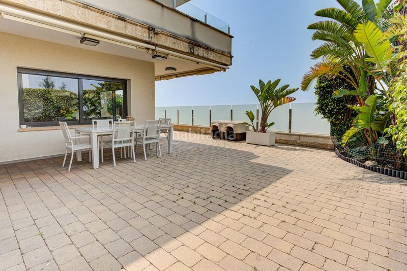 Foto 6b975d00-8219-4bfe-bcea-1ea265702966. Casa amb calefacció aparcament a Baixador Castelldefels