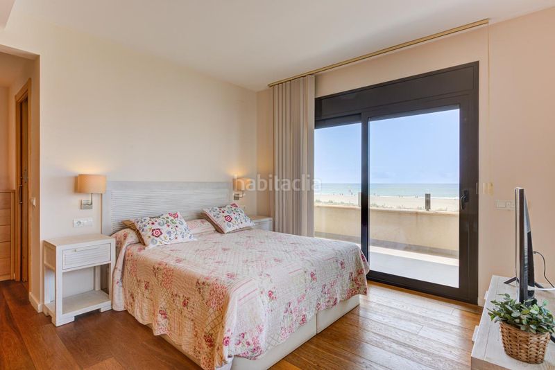 Foto 91f59b15-42e5-4956-8ad5-a49e2e54bdb5. Casa amb calefacció aparcament a Baixador Castelldefels