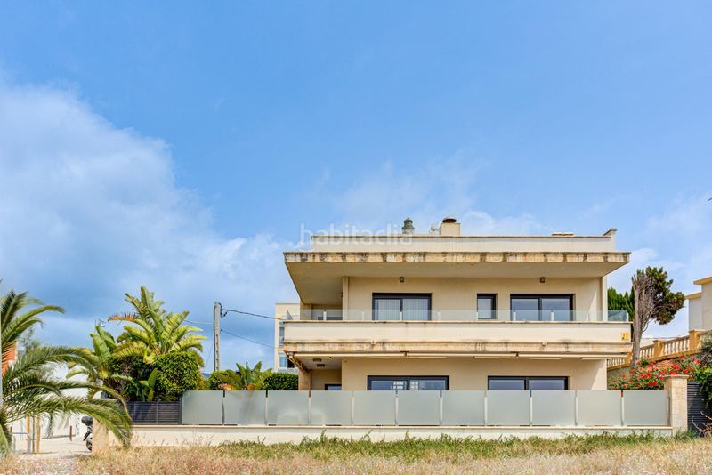 Foto a16c5934-3d64-4ab7-beba-8e3a9df769c4. Casa amb calefacció aparcament a Baixador Castelldefels