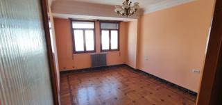 Pis a Rúa das fontes 11. Se vende piso a escasos metros de la avenida de la coruña