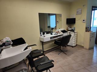 Location Local commercial  Avenida das américas. Se alquila peluqueria