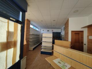 Miete Geschäftsraum in Calle 126. Se alquila local comercial en muy buen estado.