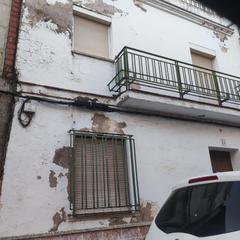 Maison à Calle santa marta 34. Casa de pueblo de 243 m2 construidos, dos plantas y azotea, pati