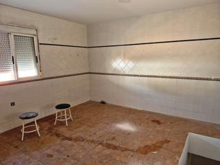 Maison à Calle águila real 34. Casa de 3 dormitorios, 2 baños, sotano garaje