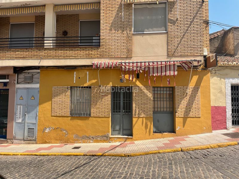 Foto c4437df4-f780-4176-87a9-dc2298010f2e. Local comercial a calle arcos 4 a Castuera