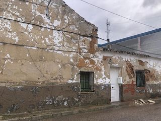 Casa en Calle del mariscal 30. Casa en caba�as de yepes (toledo)