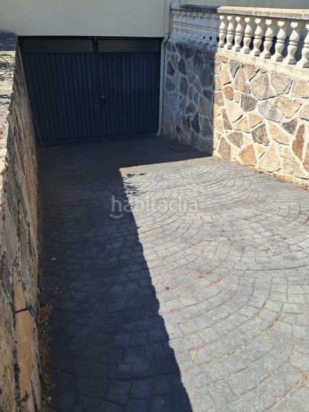Foto a7e65868-2b46-4c1c-bb15-582e29fc7952. Xalet amb calefacció aparcament a Santa María del Tiétar