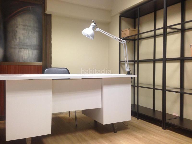 Foto b3fe37e7-b334-45b9-9863-c89a290e3a47. Locale commerciale in calle samalar 20 in Oeste Logroño