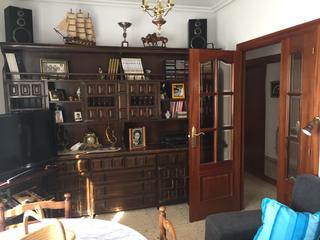 Pis a Avenida la paz 8. Piso en cenicero con lonja y bodega