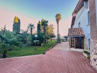 Chalet à La Cava - Fardachón. Chalet  independiente en albelda de iregua con piscina