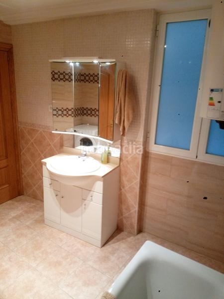 Foto ff09f661-b2f3-49a2-8648-0227a4d3af85. Casa  con patio y terraza en Cenicero