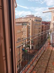 Piso en Gran Via. Piso en pérez galdós con balcón