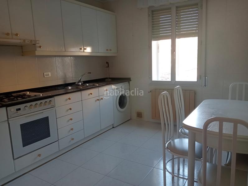 Foto 17636956-c1e4-40a8-b6b2-f995417db11d. Flat with heating parking in Fuenmayor