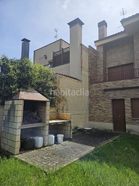 Foto be8250fb-e2de-44ea-836e-7c7b37993108. Xalet amb xemeneia calefacció aparcament a Nájera