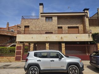 Xalet a Nájera. Chalet en nájera con jardin