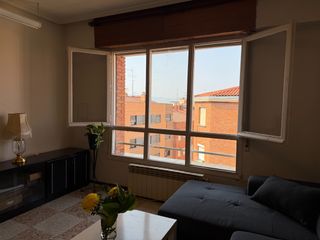 Pis a Oeste. Piso en logroño atico