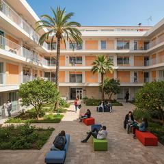Edifici a El Castell. Venta de propiedad para residencial universitaria -