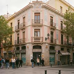 Edifici  Carrer de russafa. Edificio esquinero