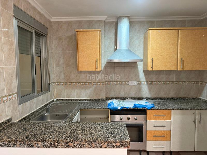 Foto 7602e9d3-b5a9-4b45-a027-466b35e5fa1f. Pis a Zona Avenida al Vedat Torrent