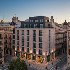 Edifici a La Seu. Hotel plaza la reina