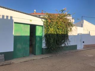 Casa adossada a Plaza espronceda 3. De entidad bancaria