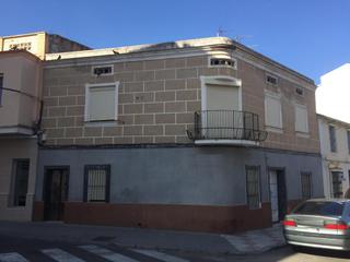 Maison à Don Benito. Casa de esquina para reformar