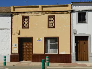 Casa a Don Benito. Casa y piso con cochera