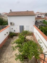 Casa en Don Benito. Casa y piso en la salida a las cruces