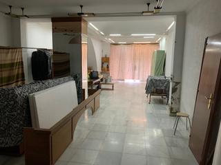 Casa en Don Benito. Local mas vivienda arriba