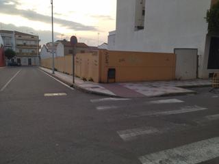 Terrain résidentiel à Don Benito. Solar de esquina semicentrico
